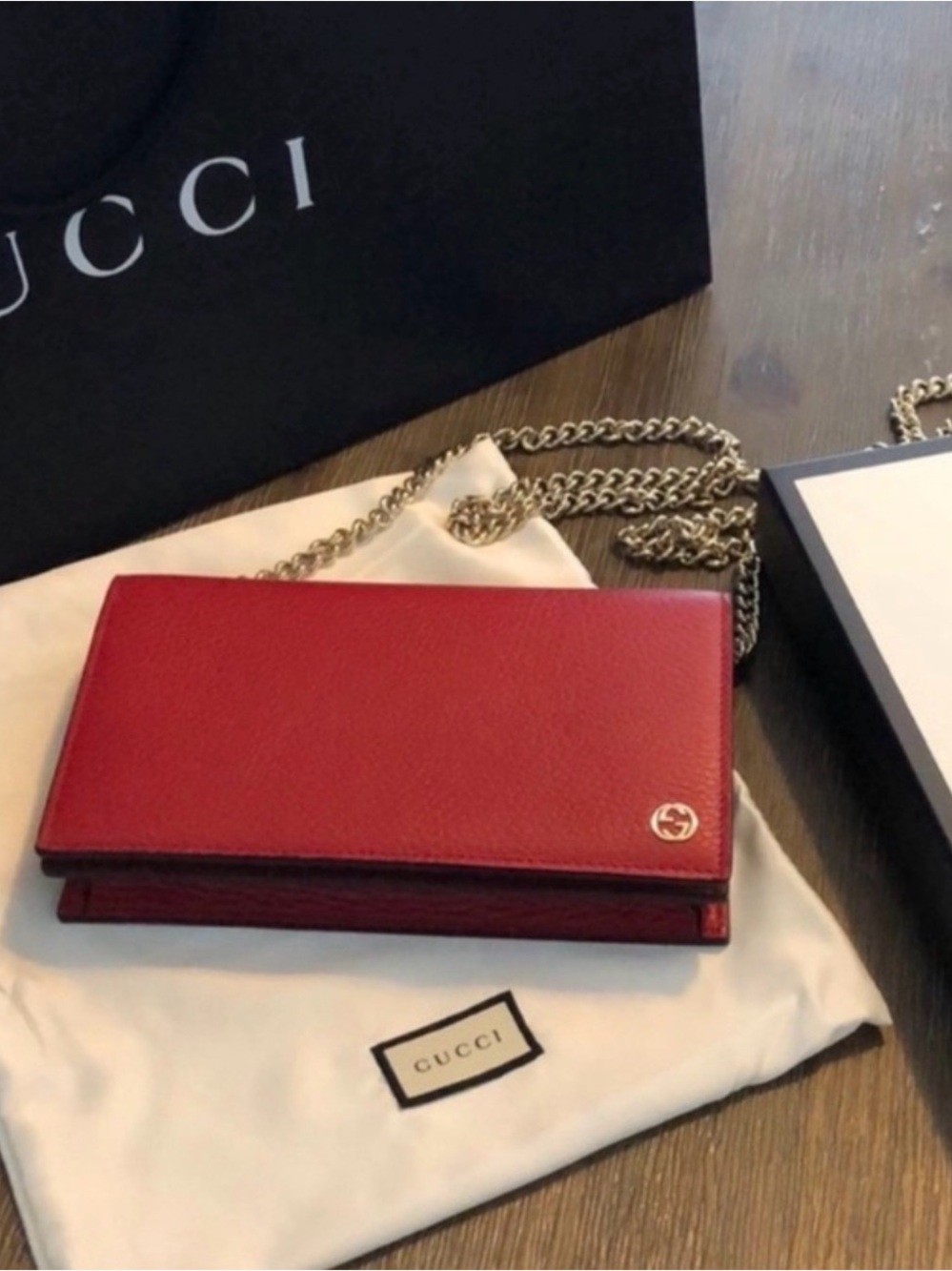 Gucci Wallet on Chain- Like New